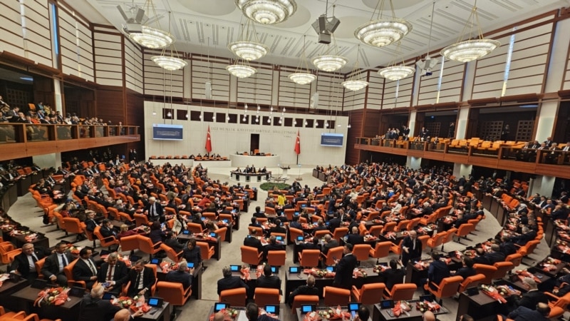 AK Parti soyadı düzenlemesini geri çekti