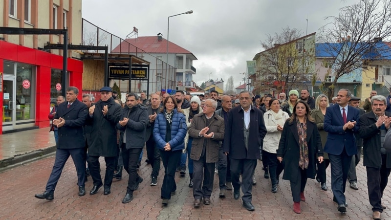 DEM Parti ve CHP Tunceli’de kayyum atamalarını protesto etti