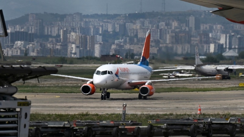 Antalya’ya inen Rus uçağında yangın çıktı