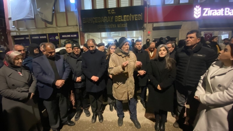 Van’ın Bahçesaray ilçesinin DEM Partili Belediye Eş Başkanı Ayvaz Hazır görevden alındı ve yerine kayyum atandı