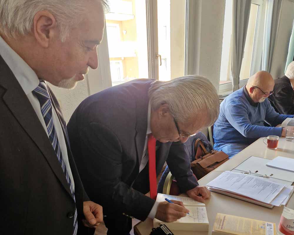 Gazeteci Yazar Recai Aksu, Frankfurt'ta kitabını tanıttı