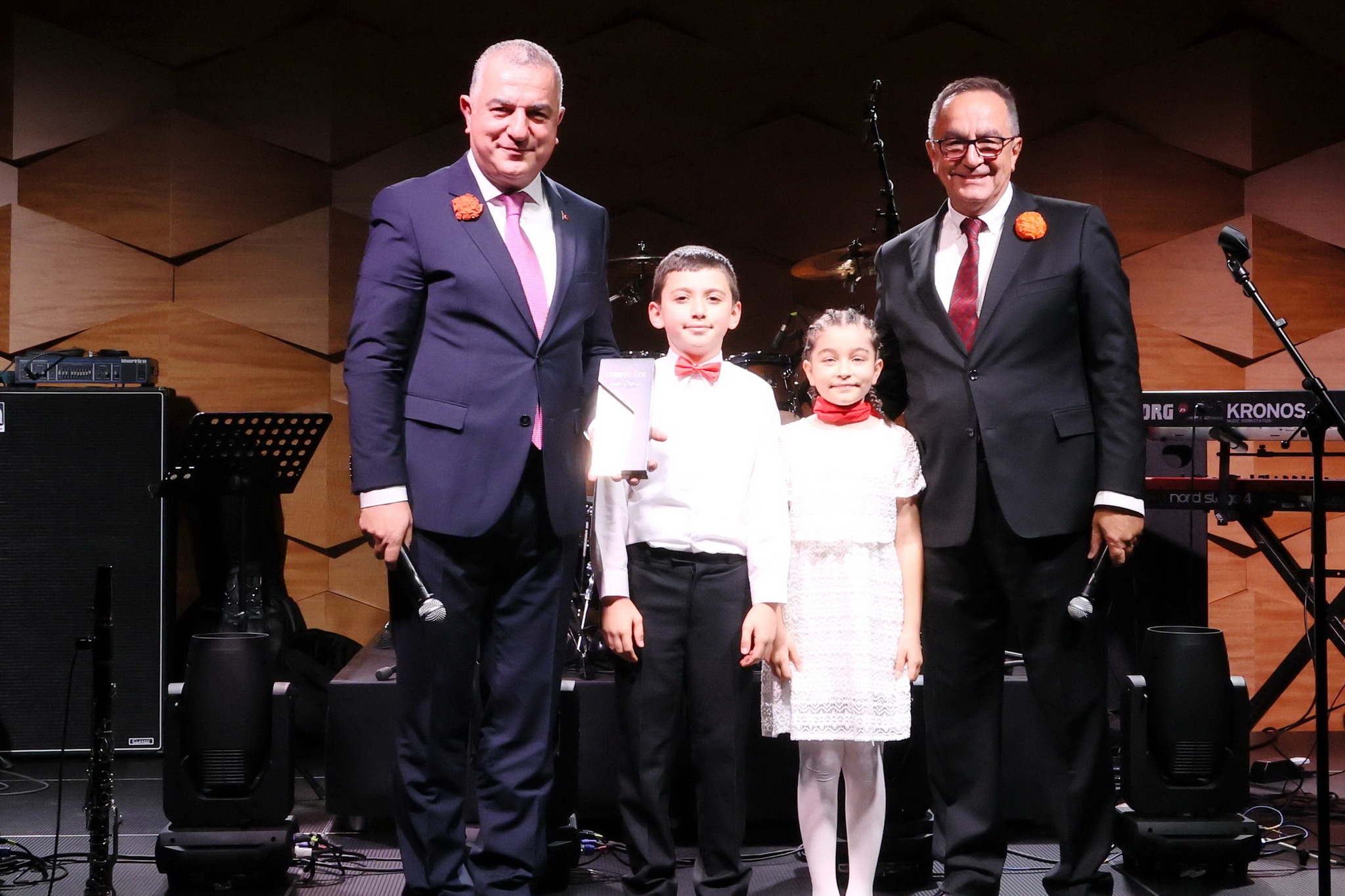 Büyükelçi Ahmet Başar Şen’den LÖSEV’e Tam Destek