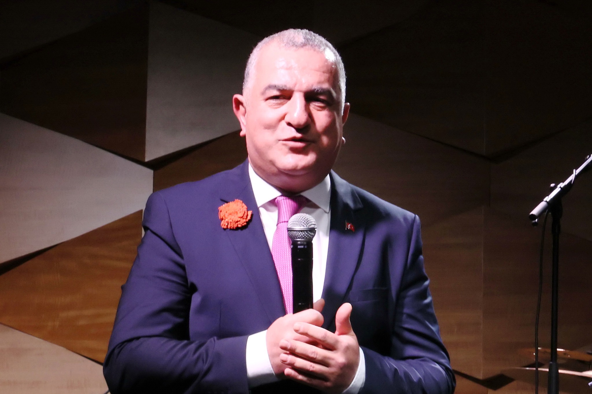 Büyükelçi Ahmet Başar Şen’den LÖSEV’e Tam Destek
