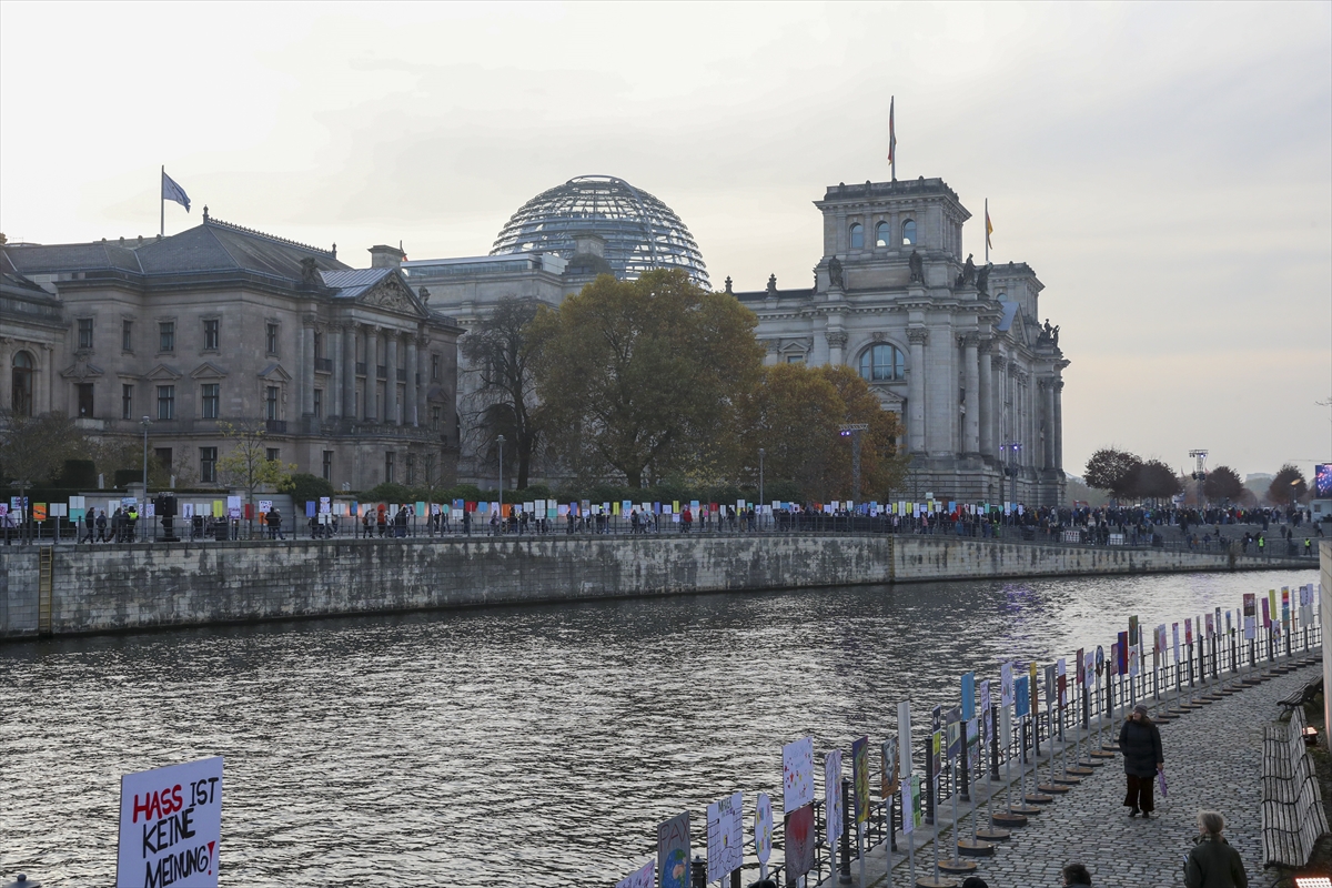 Berlin Duvarı'nın yıkılışının 35. yılı