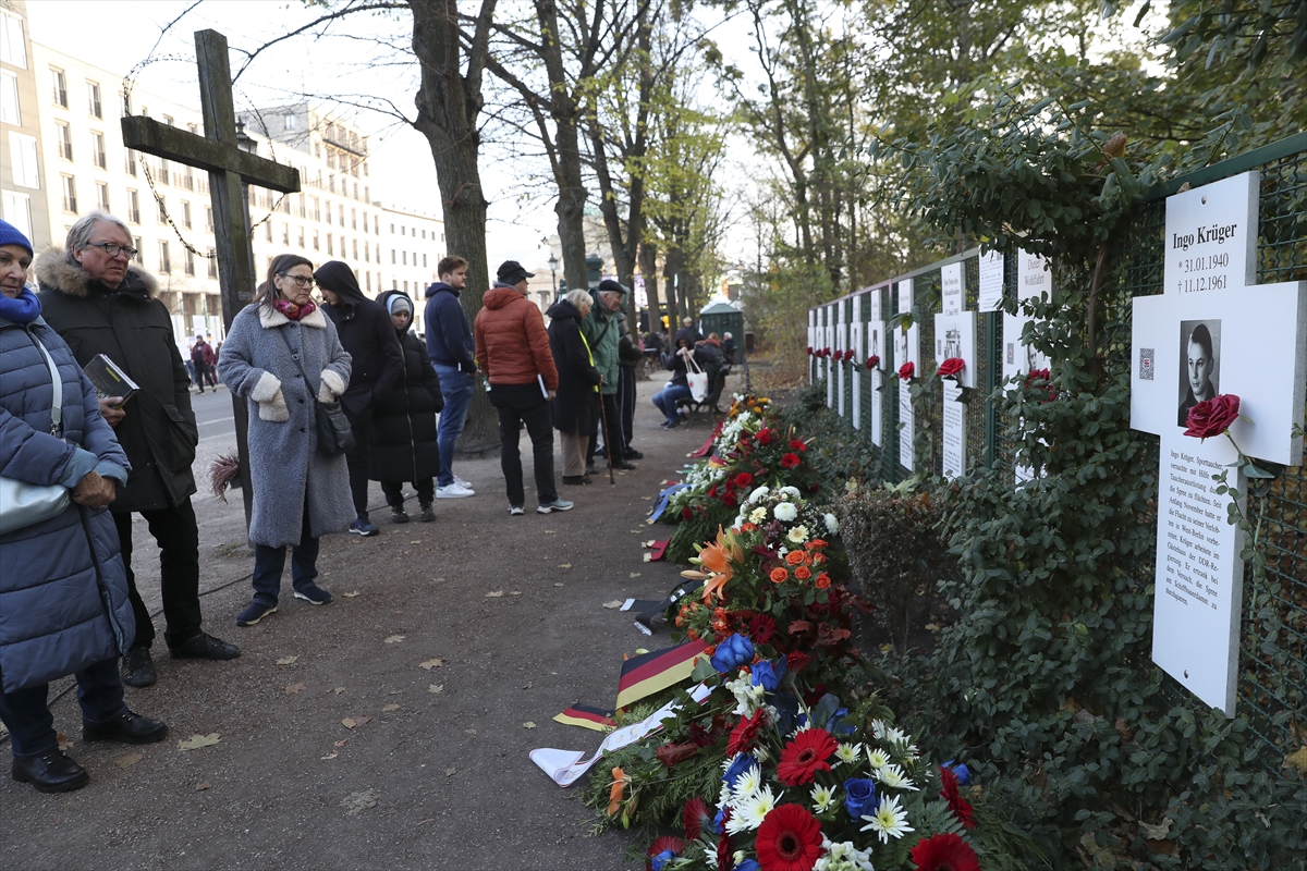 Berlin Duvarı'nın yıkılışının 35. yıl dönümü kutlanıyor