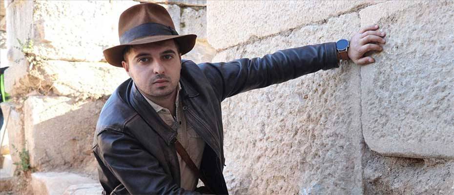 Aizanoi’nin ‘Indiana Jones’u turistlere antik kenti tanıtıyor