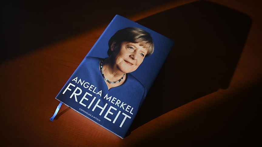 Merkel'in "Özgürlük. Anılar 1954-2021" kitabı piyasaya çıktı