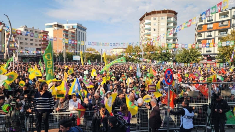 Batman’da DEM Parti’den ‘kayyuma tepki ve süreç’ mitingi