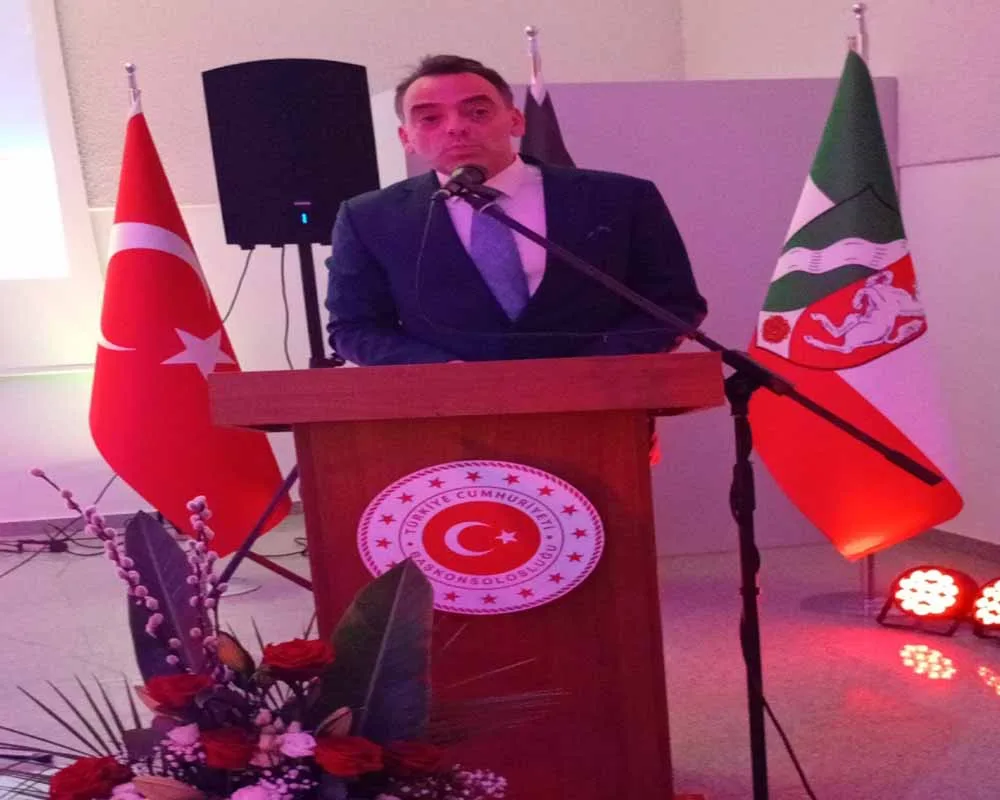 Düsseldorf’ta 7 Bölge 7 Renk: Renkli Kültür Gecesi Büyük İlgi Gördü