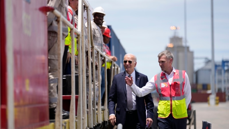 Biden Angola’da ABD tarafından finanse edilen demiryolu merkezini ziyaret etti