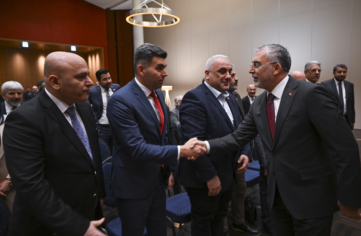 Bakan Vedat Işıkhan Berlin’de Türk STK Temsilcileriyle Buluştu