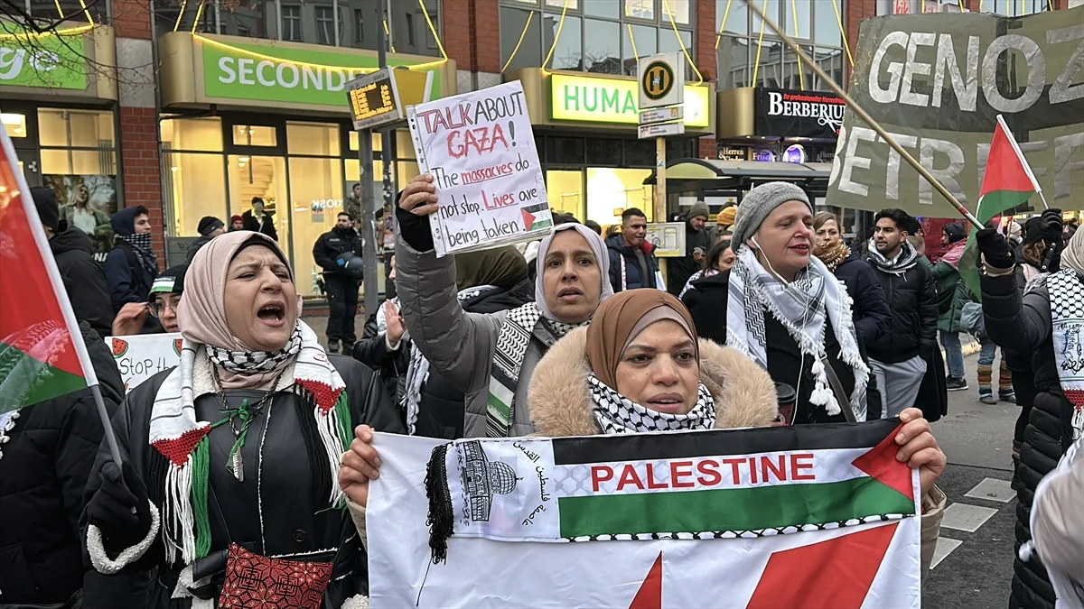 Berlin'de İsrail'in Filistin'e saldırıları protesto edildi