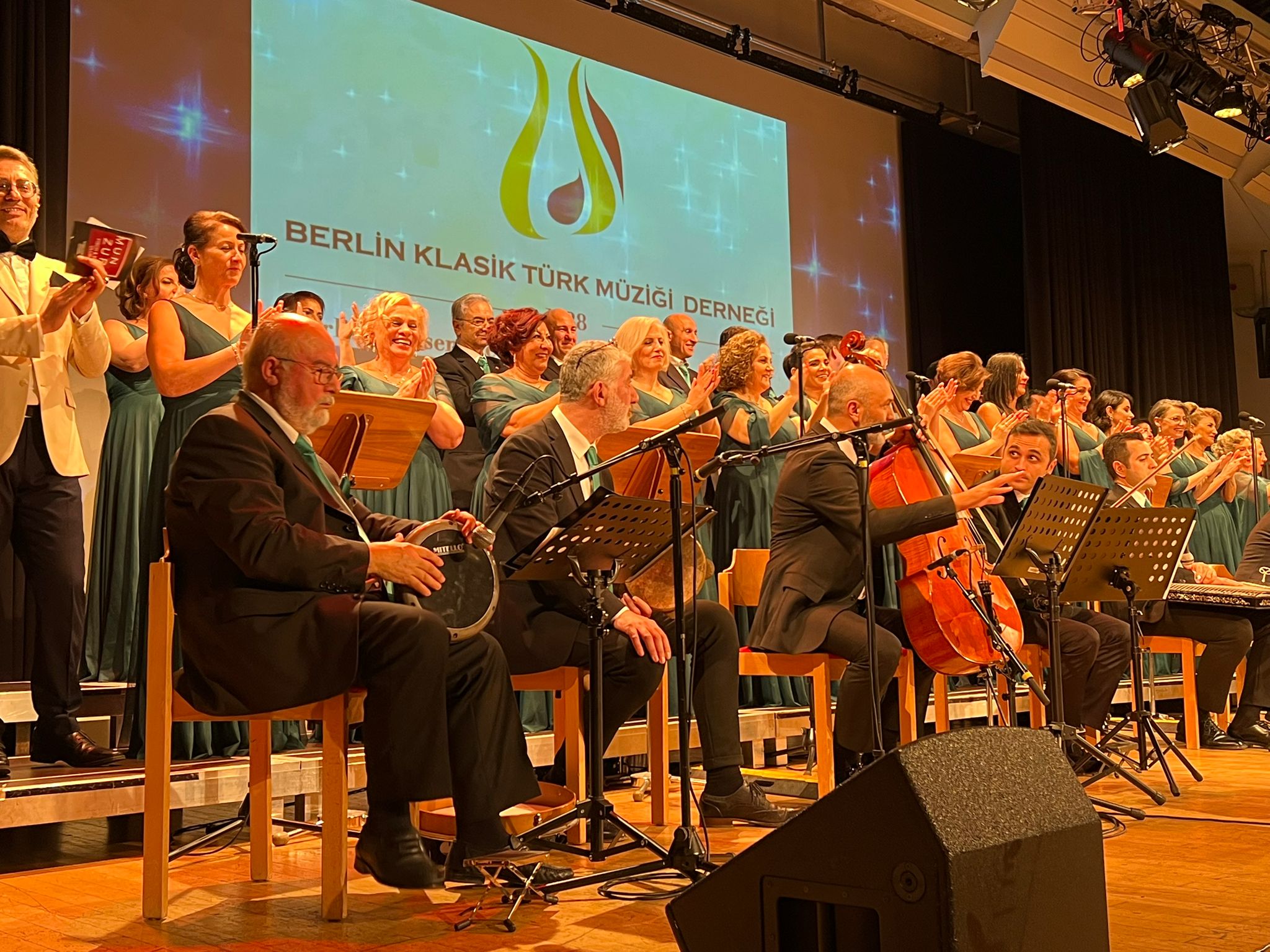 Berlin'de Türk Sanat Müziği Coşkusu: "Yalnızlık Paylaşıldıkça Azalır" Temalı Unutulmaz Konser