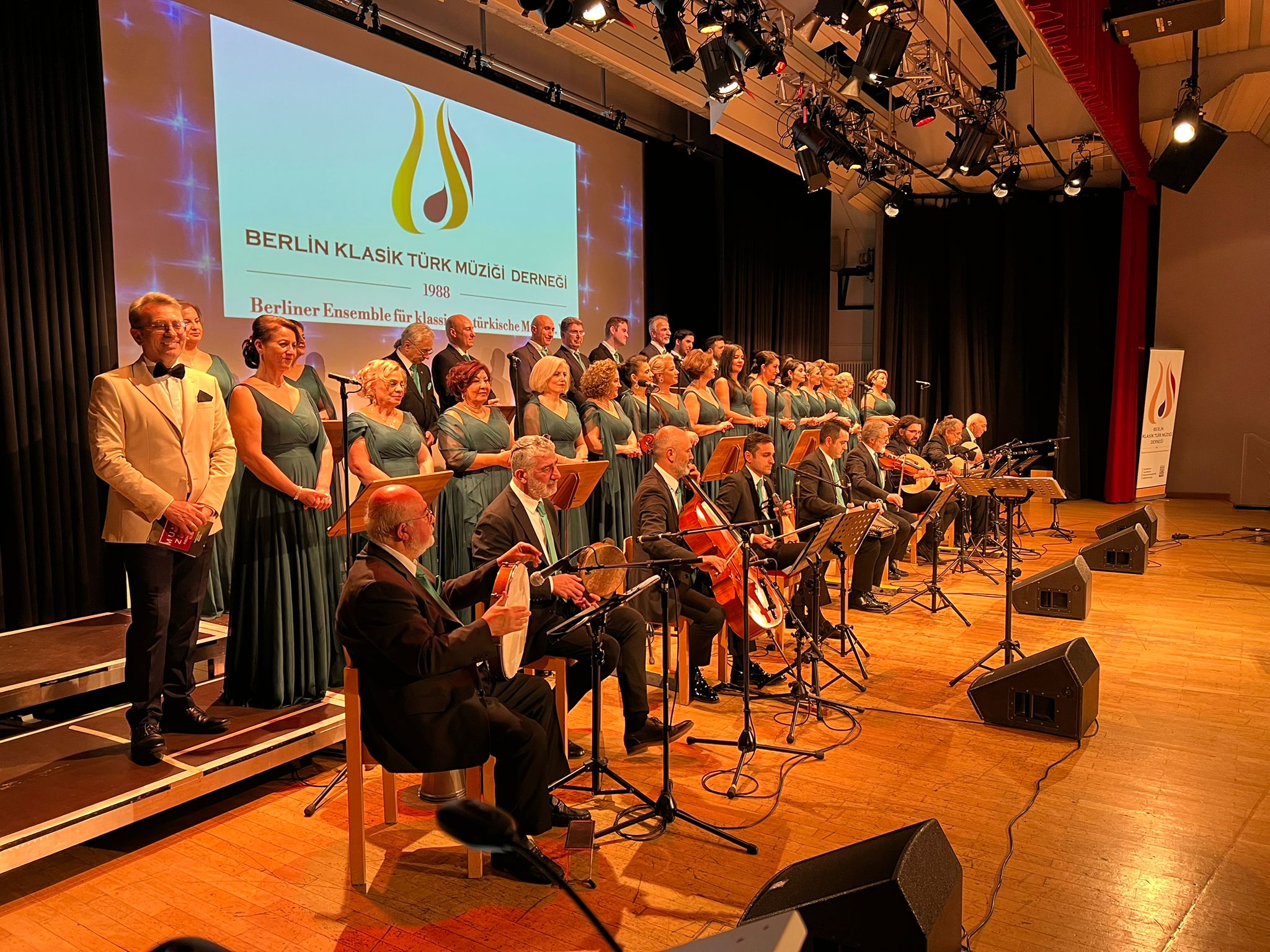 Berlin'de Türk Sanat Müziği Coşkusu: "Yalnızlık Paylaşıldıkça Azalır" Temalı Unutulmaz Konser