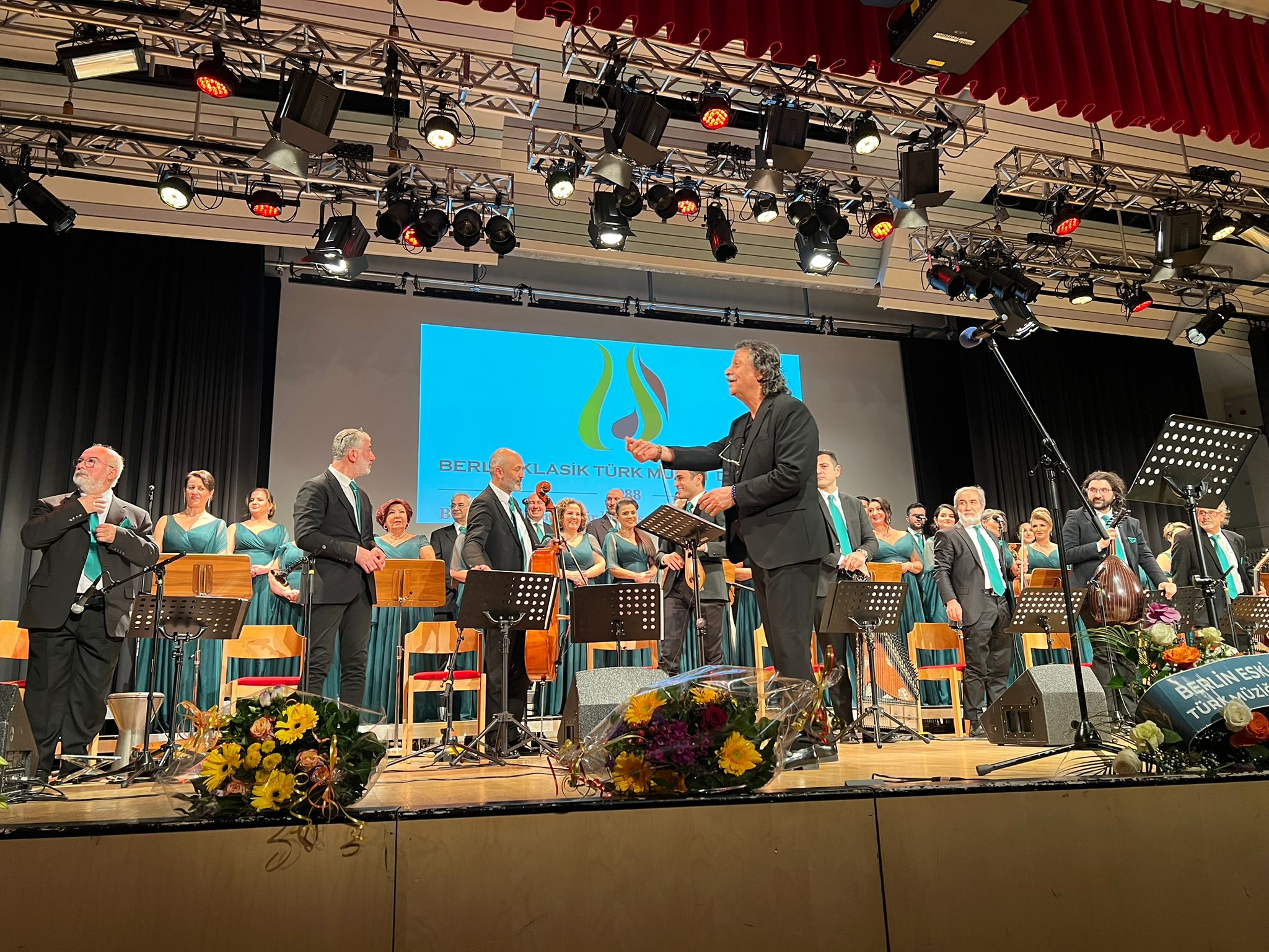 Berlin'de Türk Sanat Müziği Coşkusu: "Yalnızlık Paylaşıldıkça Azalır" Temalı Unutulmaz Konser