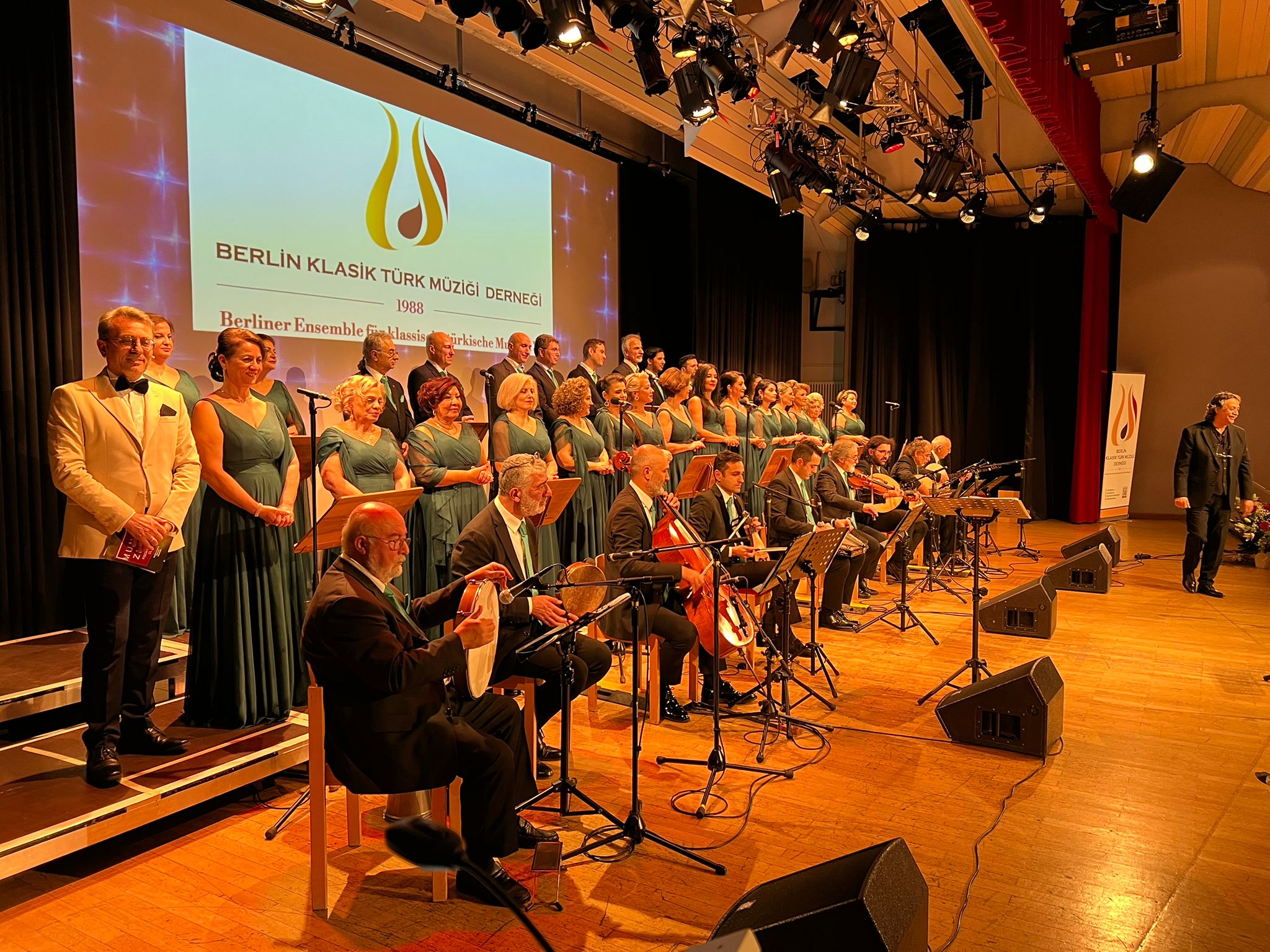 Berlin'de Türk Sanat Müziği Coşkusu: "Yalnızlık Paylaşıldıkça Azalır" Temalı Unutulmaz Konser