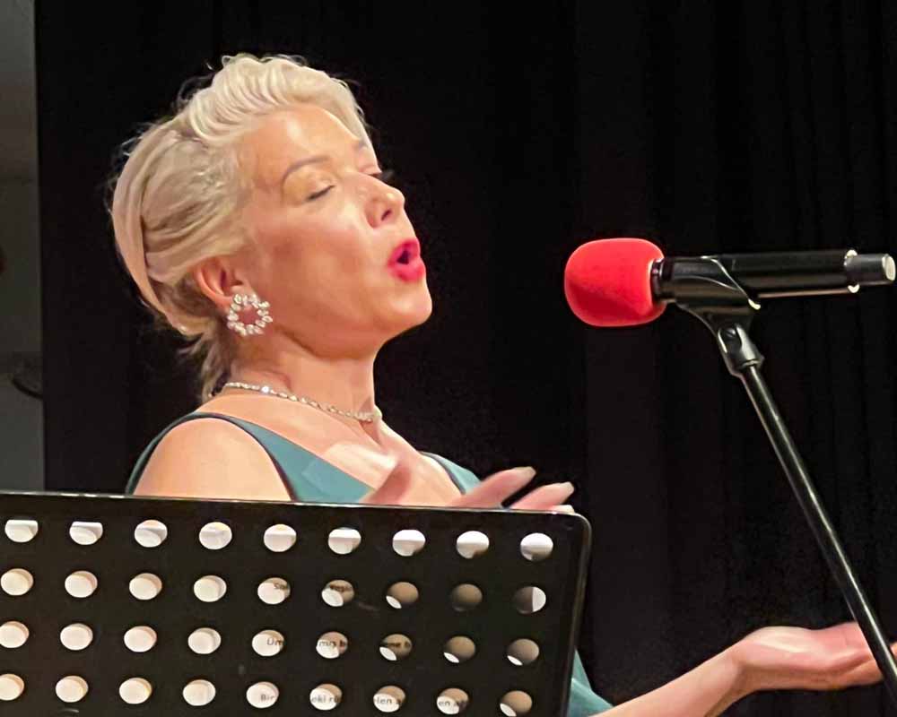 Berlin'de Türk Sanat Müziği Coşkusu: "Yalnızlık Paylaşıldıkça Azalır" Temalı Unutulmaz Konser