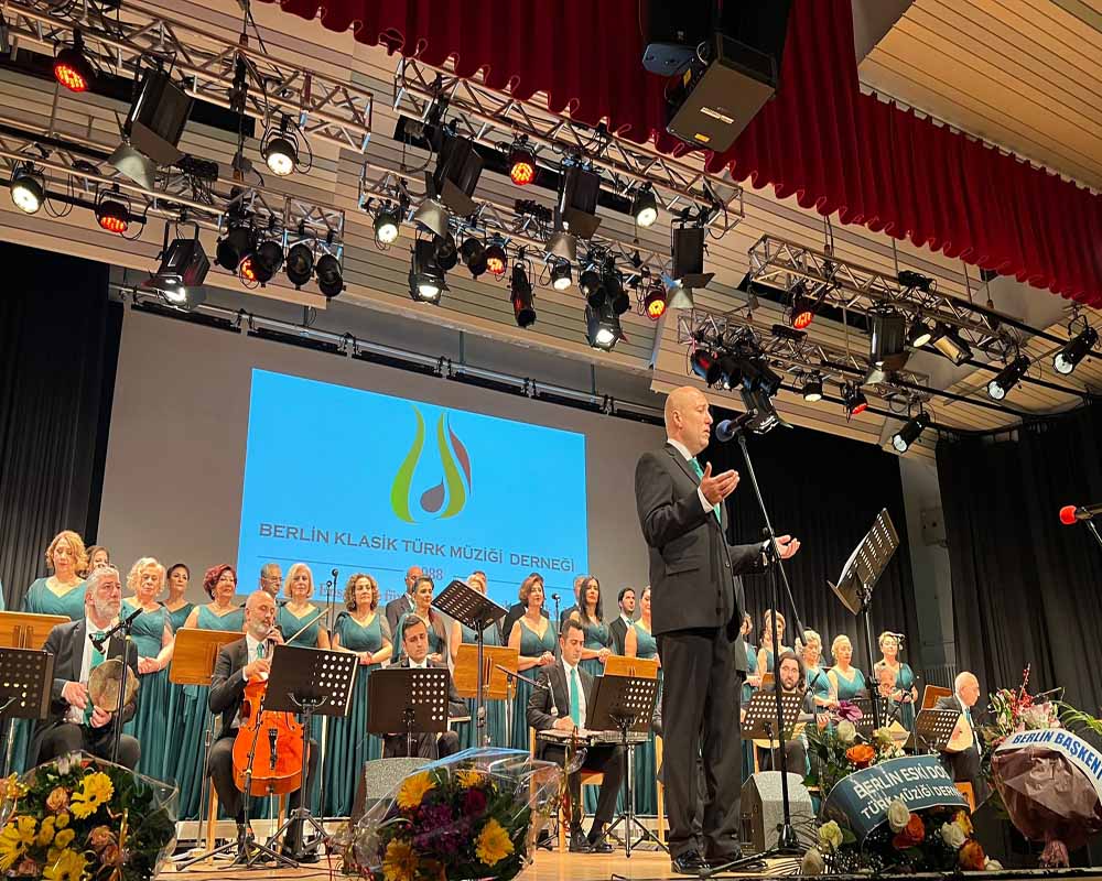 Berlin'de Türk Sanat Müziği Coşkusu: "Yalnızlık Paylaşıldıkça Azalır" Temalı Unutulmaz Konser