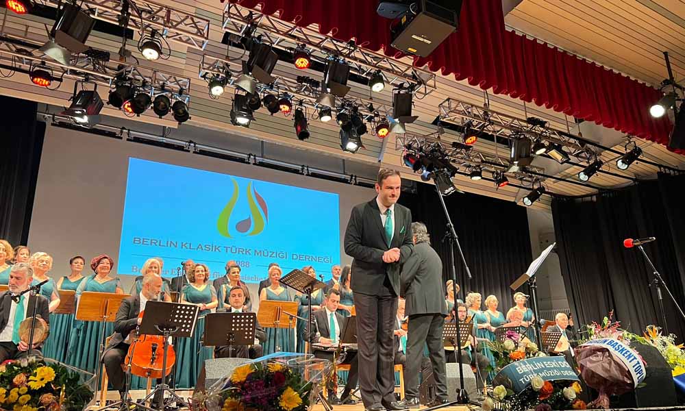 Berlin'de Türk Sanat Müziği Coşkusu: "Yalnızlık Paylaşıldıkça Azalır" Temalı Unutulmaz Konser