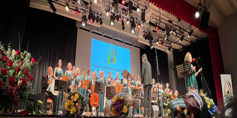 Berlin'de Türk Sanat Müziği Coşkusu: "Yalnızlık Paylaşıldıkça Azalır" Temalı Unutulmaz Konser