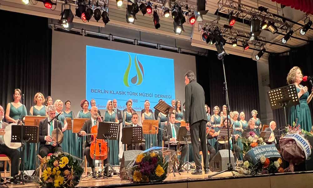 Berlin'de Türk Sanat Müziği Coşkusu: "Yalnızlık Paylaşıldıkça Azalır" Temalı Unutulmaz Konser