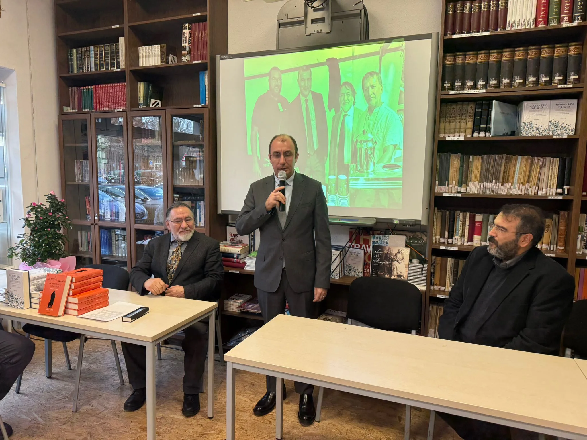Berlin Türk Eğitim Derneği 25. Yılını Coşkuyla Kutladı