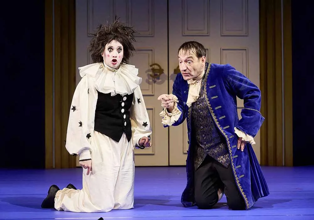 Molière’in “Cimri” Oyunu Hamburg’da Büyük İlgi Gördü