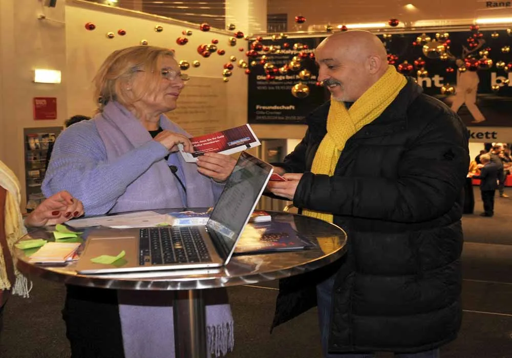 Molière’in “Cimri” Oyunu Hamburg’da Büyük İlgi Gördü