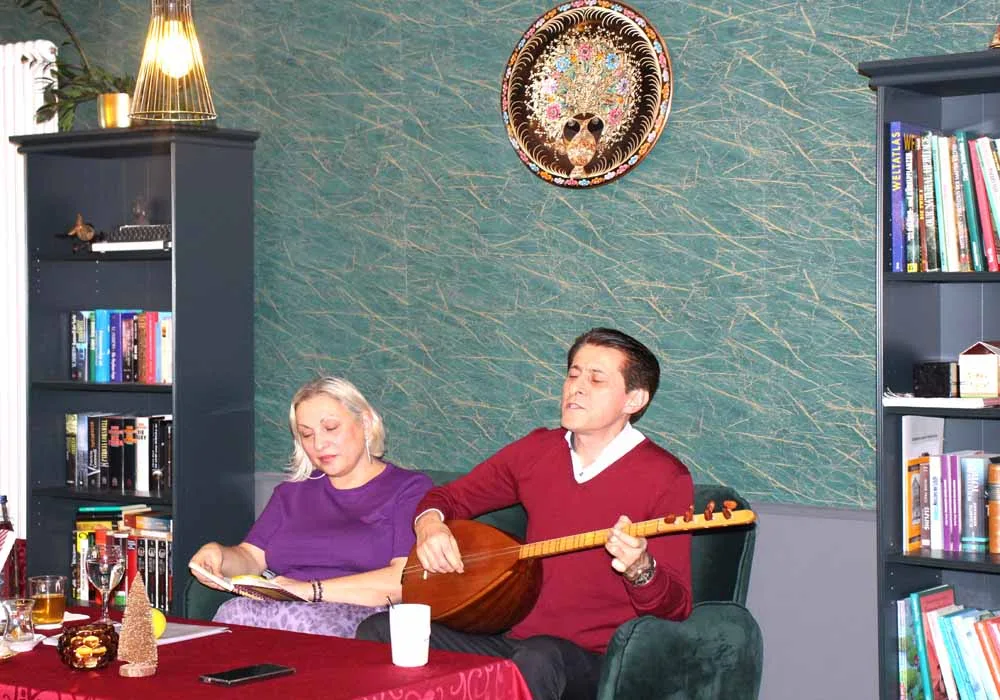 Rukiye Çankıran ve Aşır Özek’in Sazlı-Sözlü Kitap Akşamı: “Helga ve Latife ile Çay Keyfi”