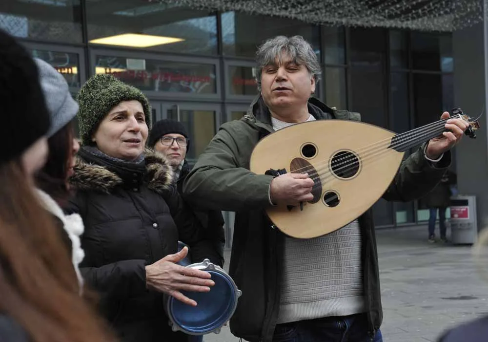 Sazlı, sözlü seçim standı