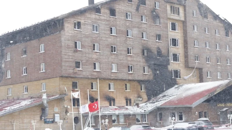 Bolu’daki yangında Büyükşehir Belediyesi ile Kültür ve Turizm Bakanlığı arasındaki denetim tartışması sürüyor