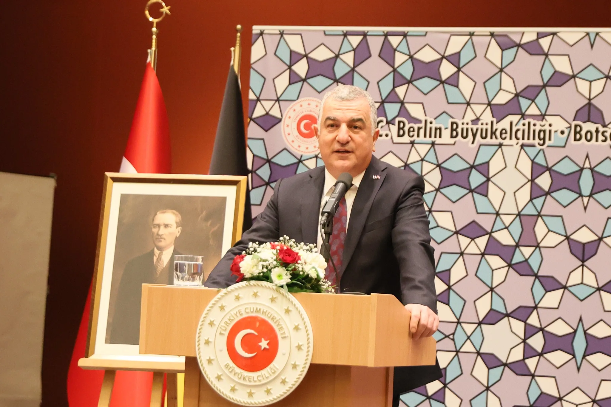 Büyükelçi Şen’den Berlin’e Duygusal Veda Resepsiyonu