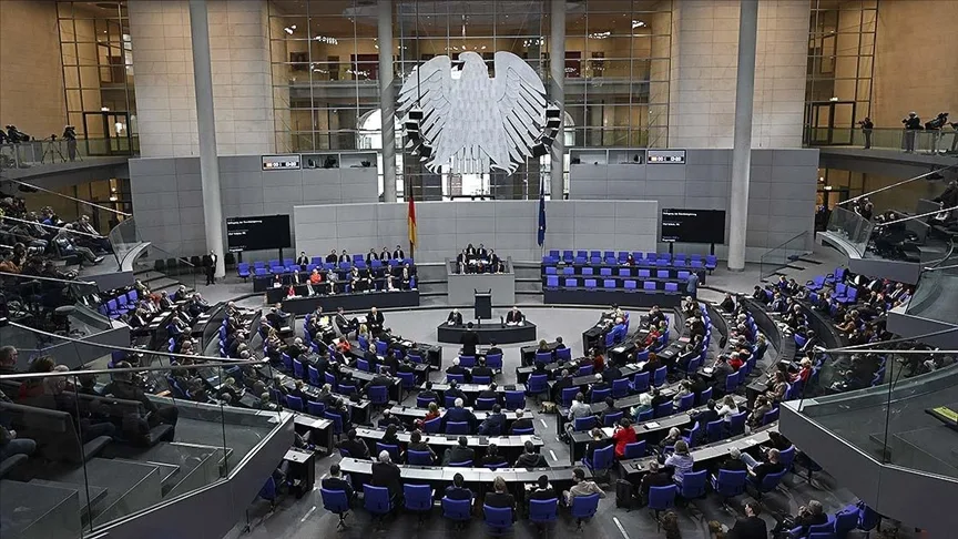 Almanya Federal Meclisi’nde Maaş Zammı Krizi