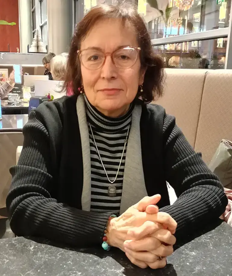 ‘Hem göçmensin, hem de kadınsın… Boşuna okuyorsun!’