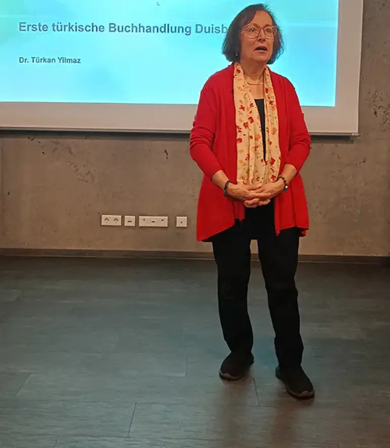‘Hem göçmensin, hem de kadınsın… Boşuna okuyorsun!’