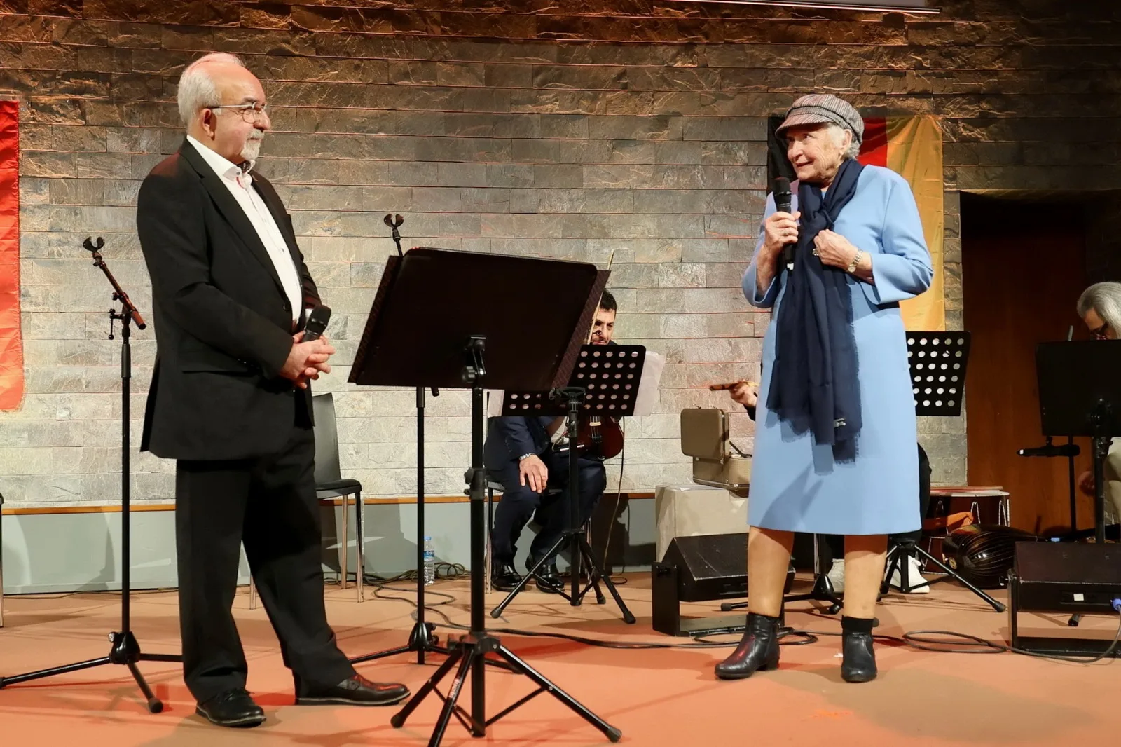 Berlin'de Dokunaklı Bir Şiir Akşamı