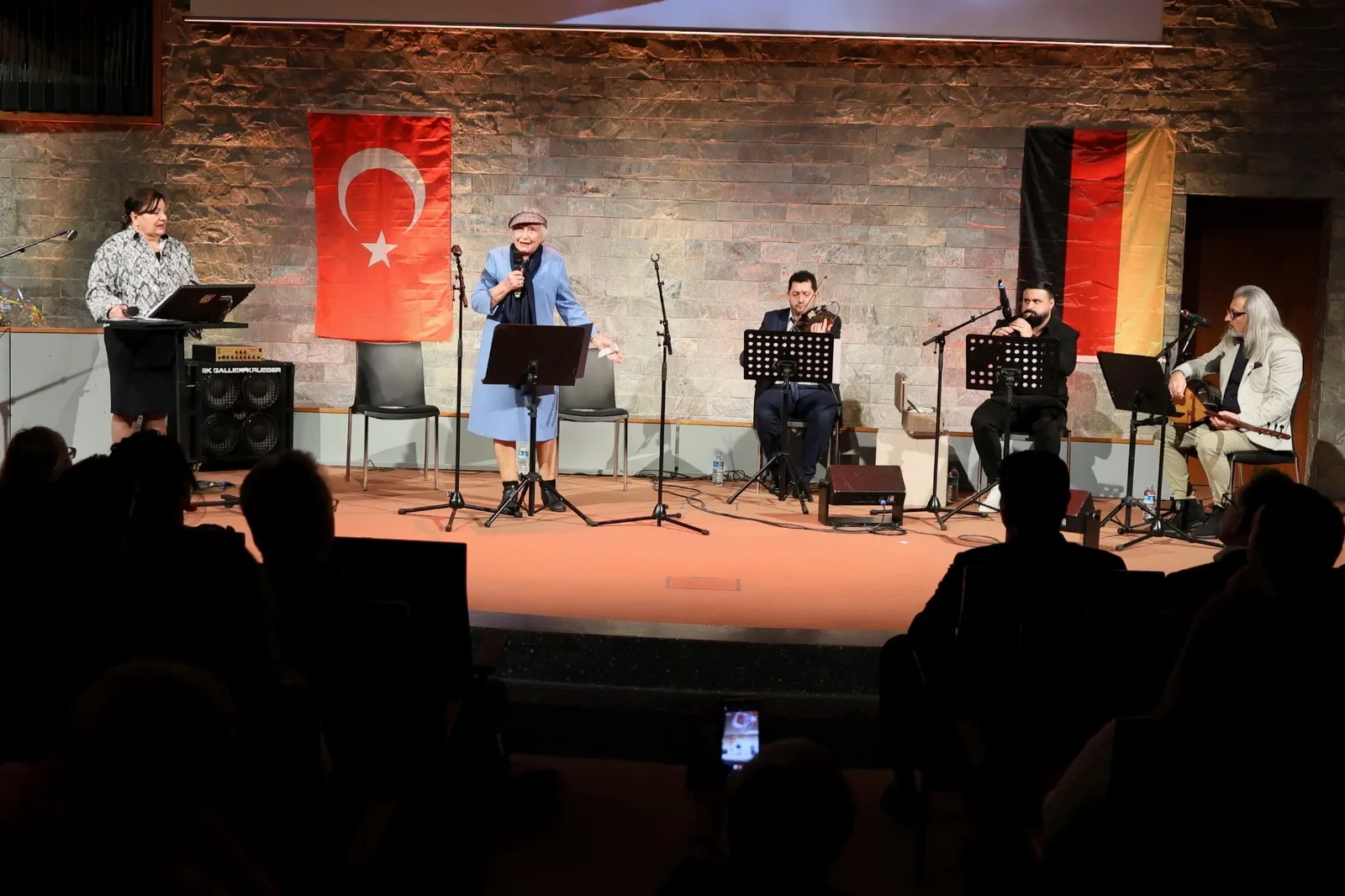 Berlin'de Dokunaklı Bir Şiir Akşamı