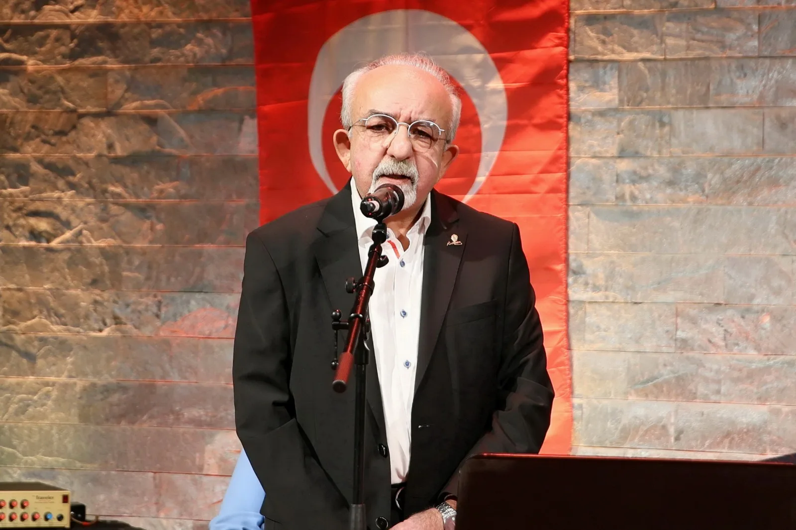 Berlin'de Dokunaklı Bir Şiir Akşamı