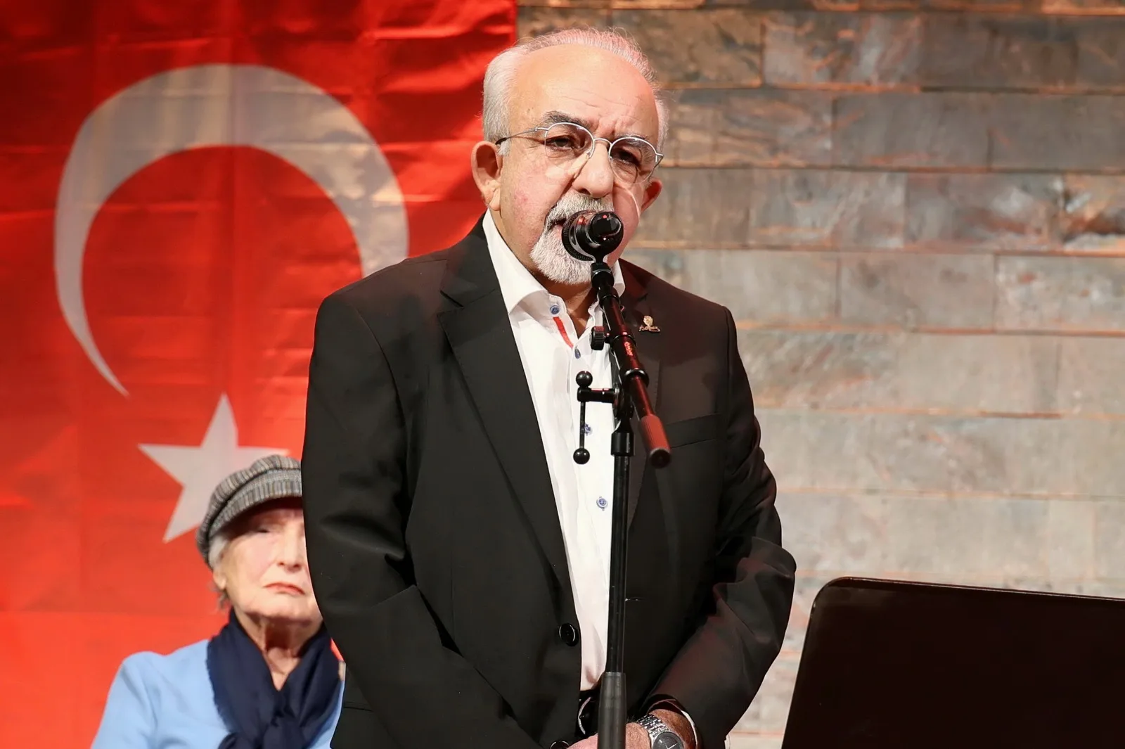 Berlin'de Dokunaklı Bir Şiir Akşamı