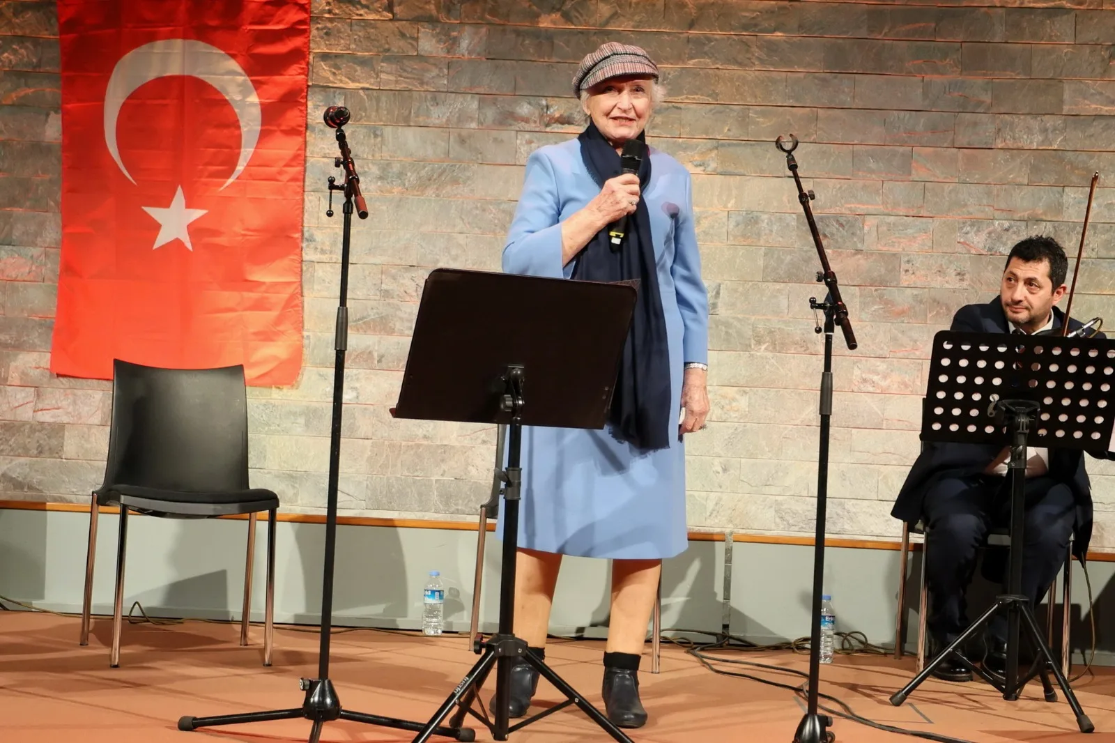 Berlin'de Dokunaklı Bir Şiir Akşamı