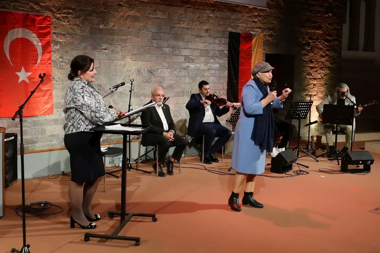 Berlin'de Dokunaklı Bir Şiir Akşamı
