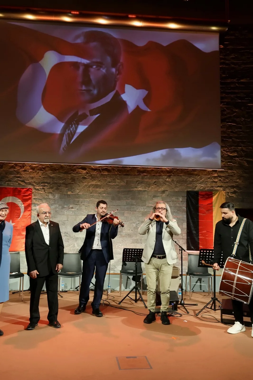 Berlin'de Dokunaklı Bir Şiir Akşamı