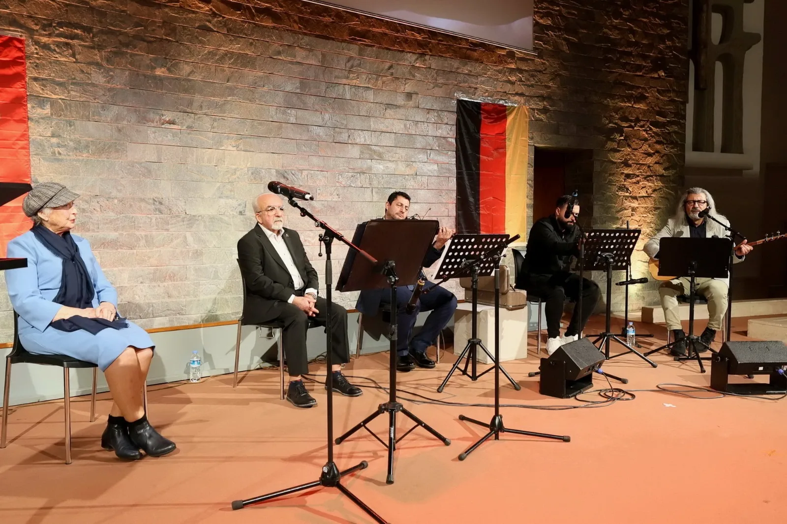 Berlin'de Dokunaklı Bir Şiir Akşamı