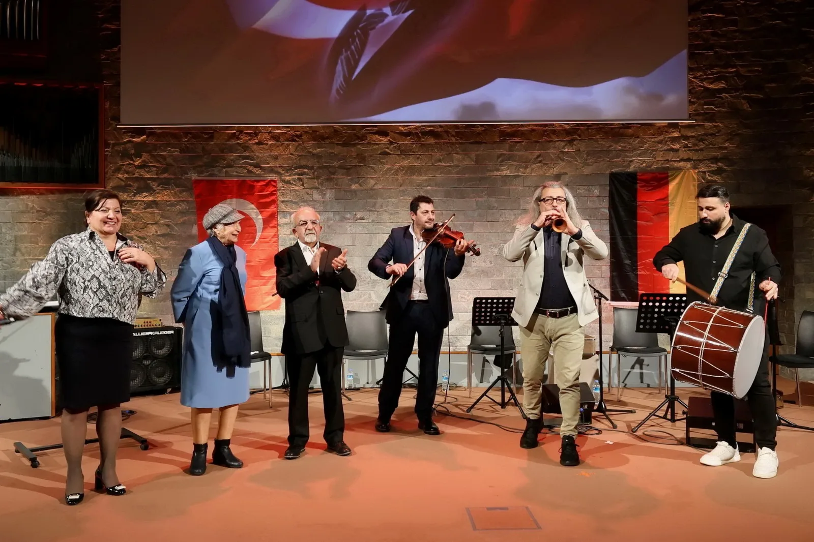 Berlin'de Dokunaklı Bir Şiir Akşamı