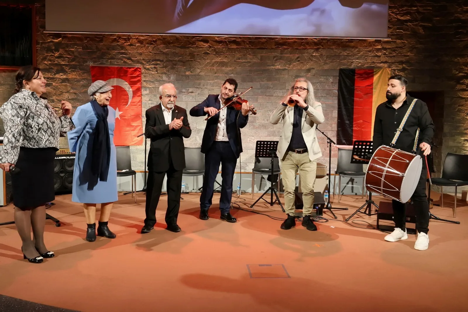 Berlin'de Dokunaklı Bir Şiir Akşamı