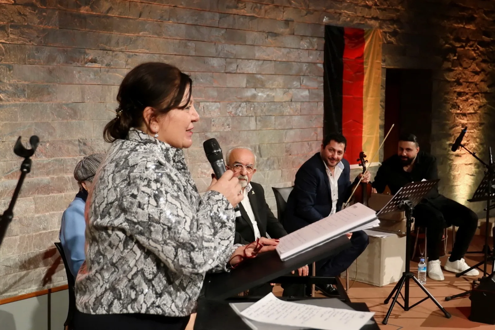 Berlin'de Dokunaklı Bir Şiir Akşamı