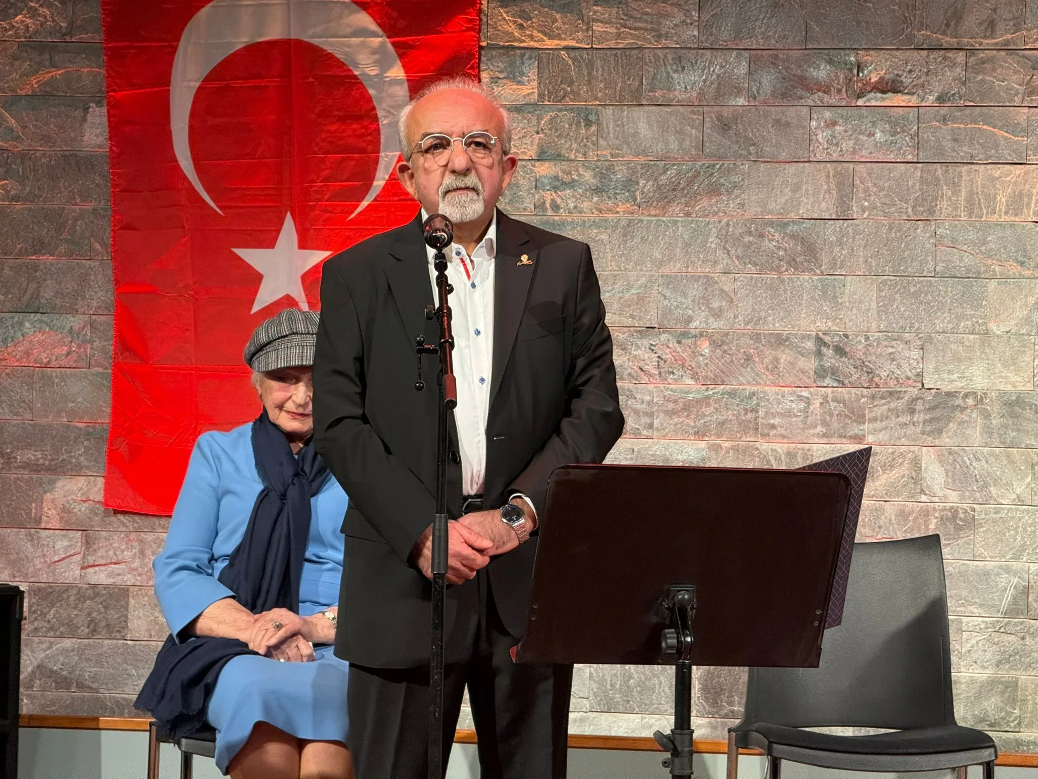 Berlin'de Dokunaklı Bir Şiir Akşamı