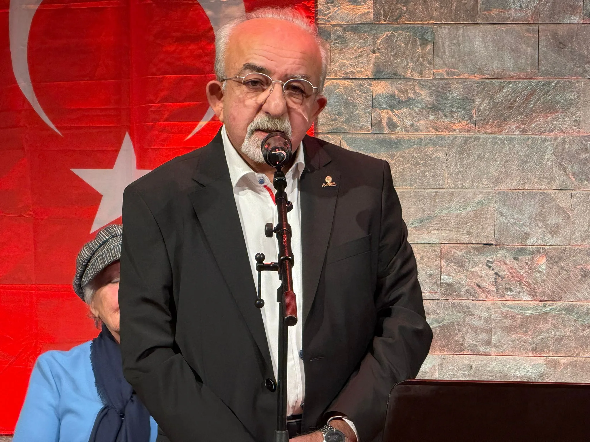 Berlin'de Dokunaklı Bir Şiir Akşamı