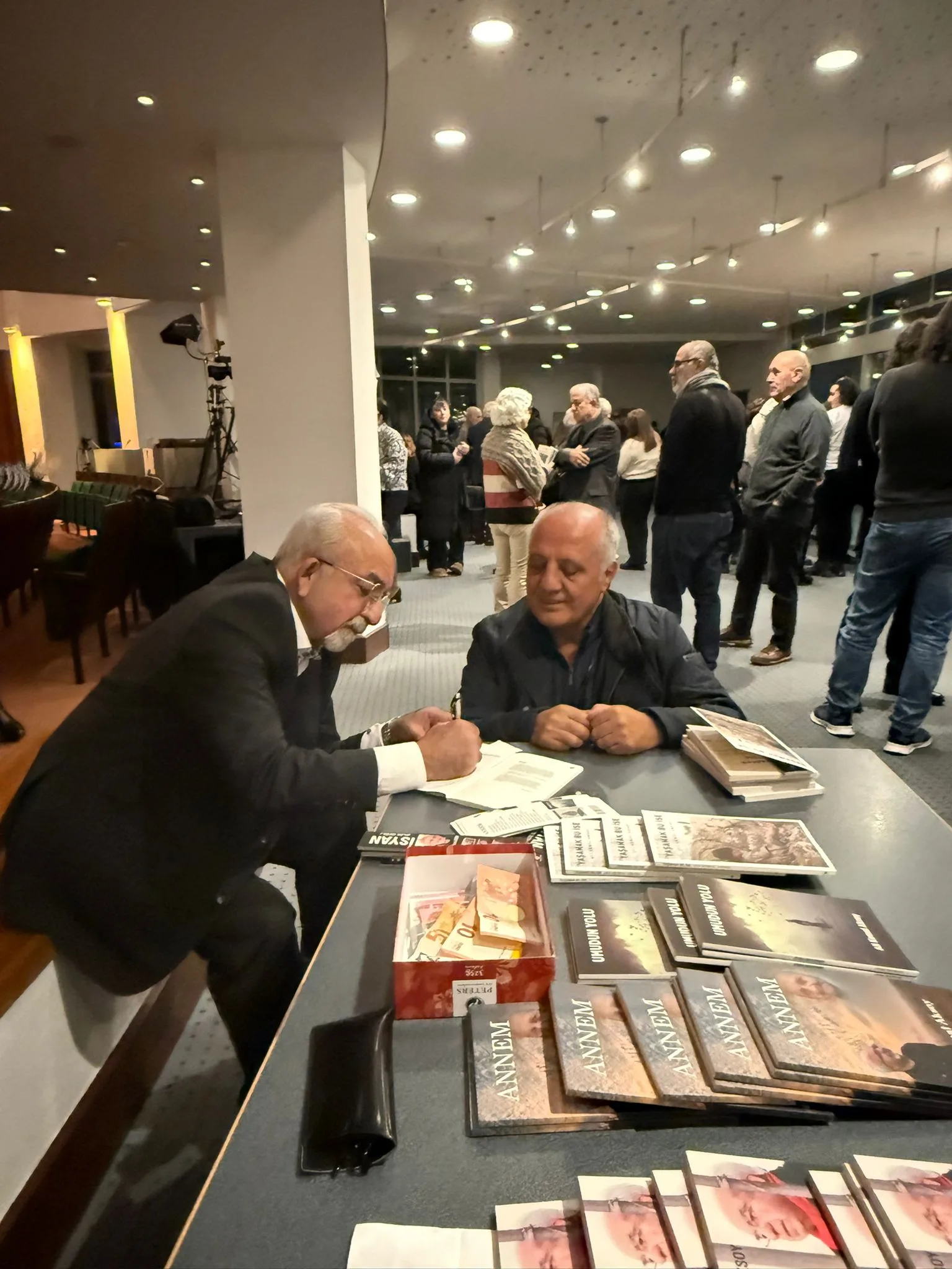 Berlin'de Dokunaklı Bir Şiir Akşamı