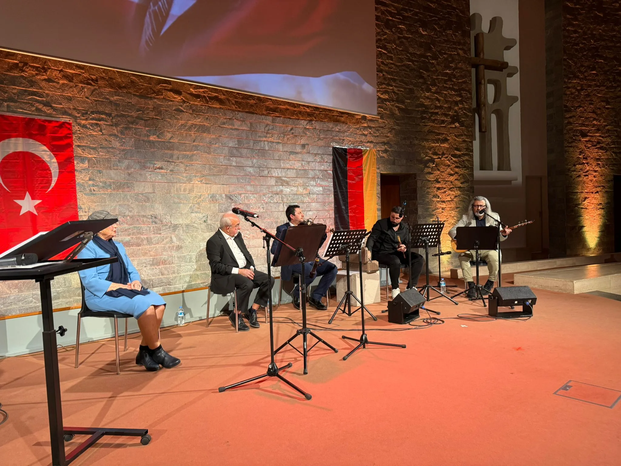 Berlin'de Dokunaklı Bir Şiir Akşamı